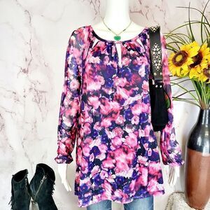 Jennifer Lopez beautiful floral print blouse
